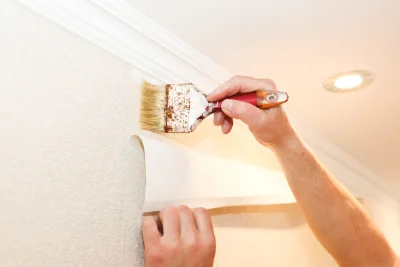Pose de papier peint à Benest — revêtements muraux et toiles de verre